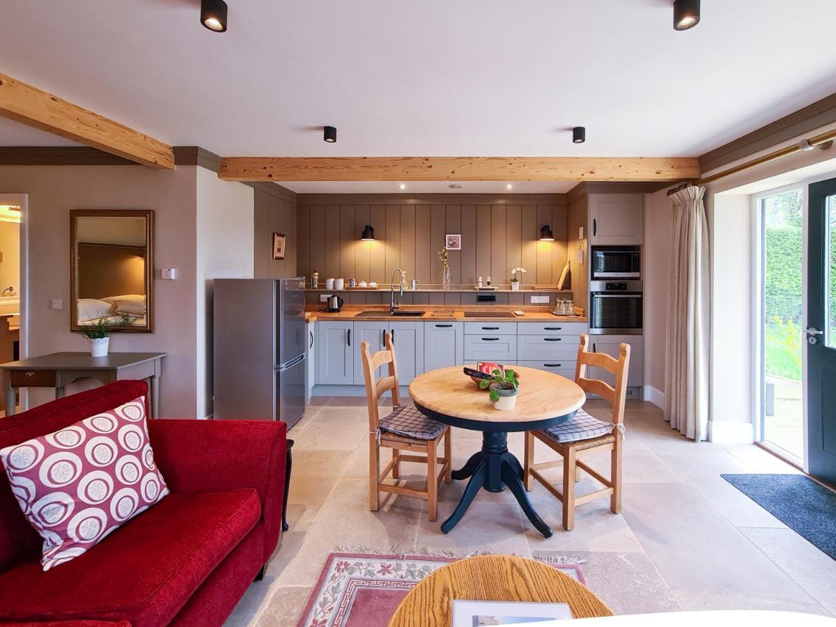 Luxury Lodge @ Ewen Barn - Private 5* Retreat サイレンセスター エクステリア 写真
