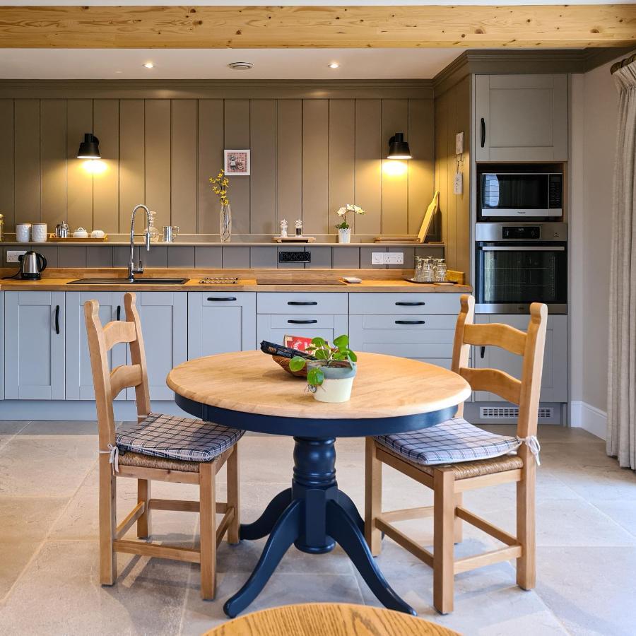 Luxury Lodge @ Ewen Barn - Private 5* Retreat サイレンセスター エクステリア 写真